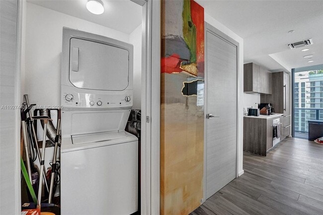 Building Photo - 801 S Miami Ave