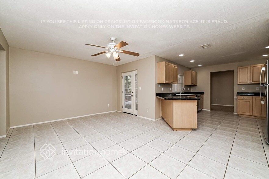 Building Photo - 130 NE Madison Cir N