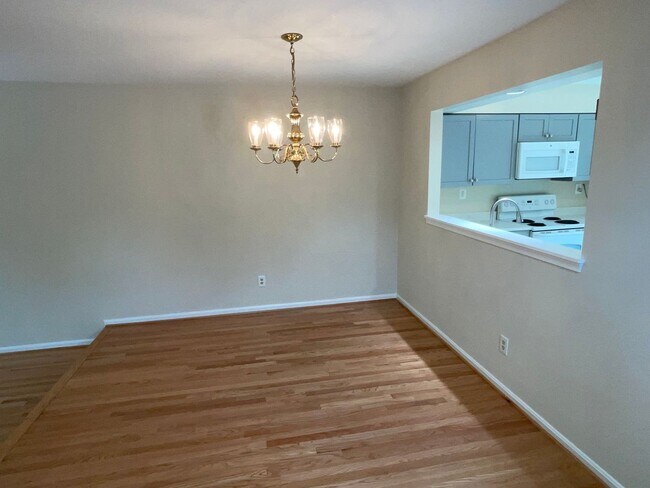 Building Photo - 1311 Templeton Pl