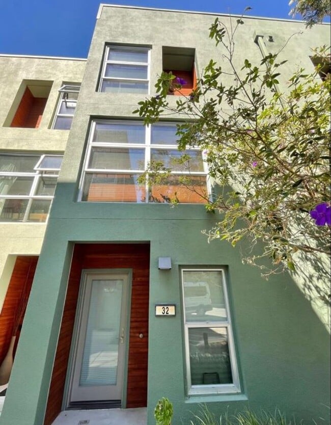 Building Photo - 32 Glashaus Loop