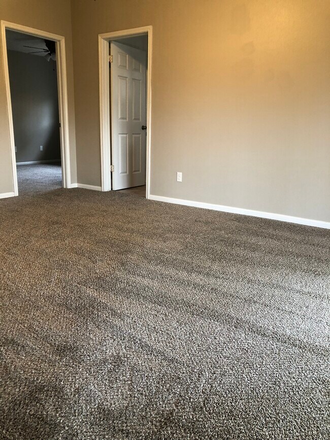 Building Photo - 10815 Swan Glen Dr