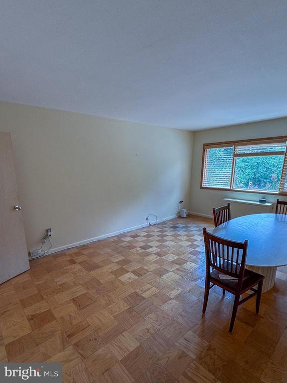 Building Photo - 4720 Chevy Chase Dr