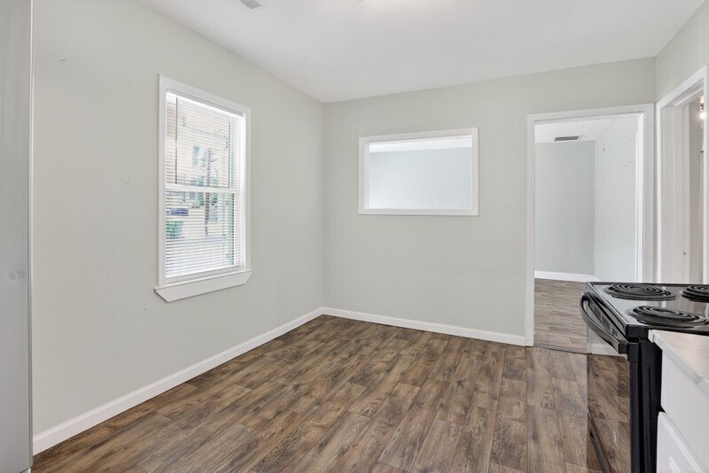 Building Photo - 1361 Byrere Terrace SW