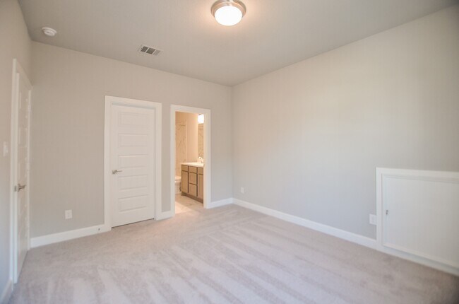 Building Photo - 7610 Blue Finch Ln