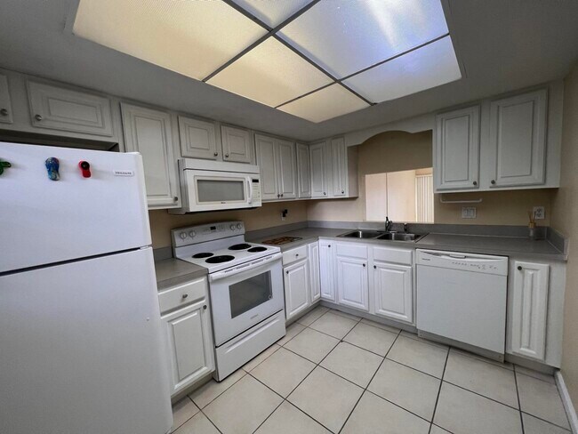 Building Photo - 2050 Oleander Blvd