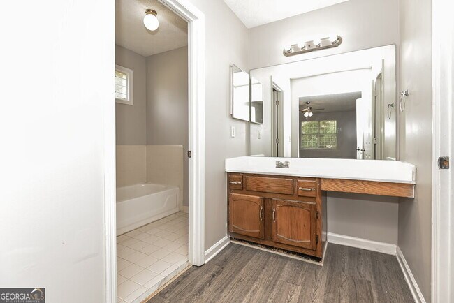 Building Photo - 1268 Brandl Dr SW