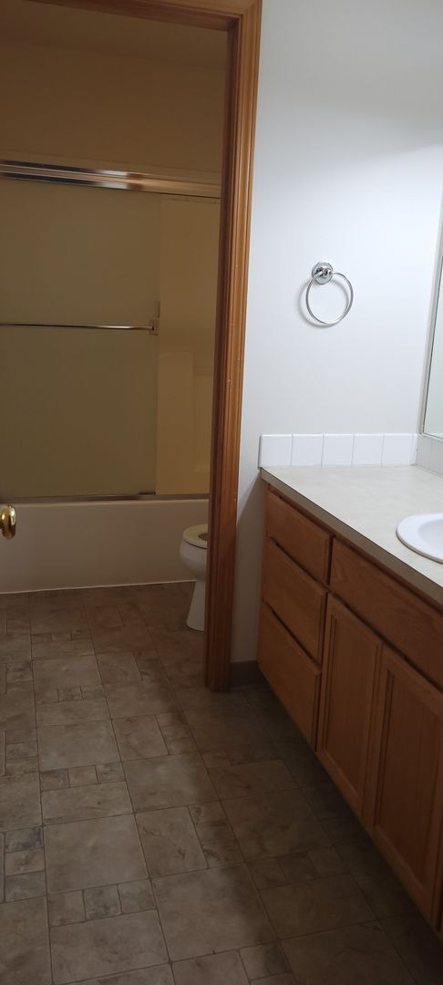 Building Photo - Great 2 bed Townhome!