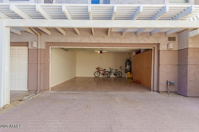 Building Photo - 15221 N Clubgate Dr