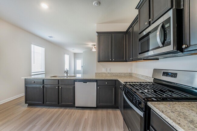 Building Photo - 15419 Maple Ter Dr