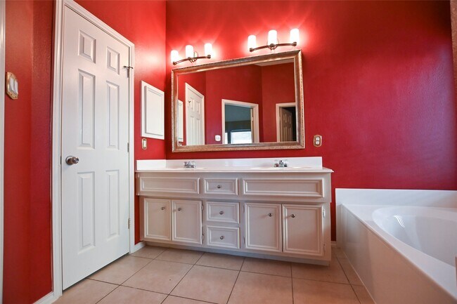 Building Photo - 2123 Castle Gardens Ln