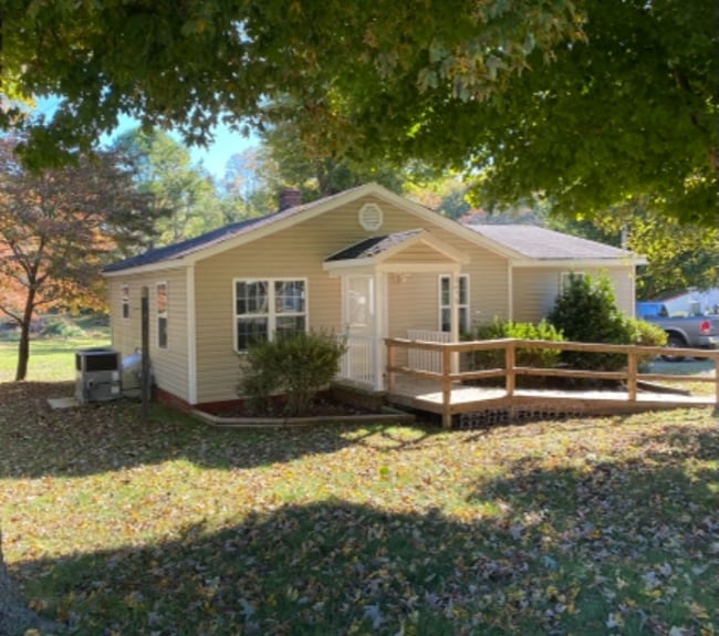 1628 Mebane Oaks Rd 1628 Mebane Oaks Rd Mebane NC 27302 Apartment