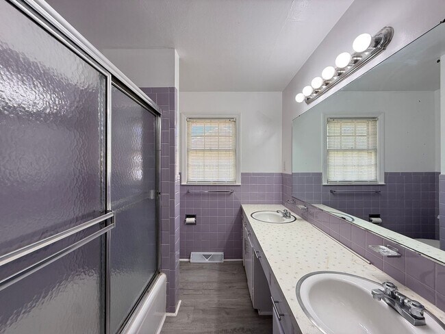 Building Photo - 831 Delmonte Dr NW