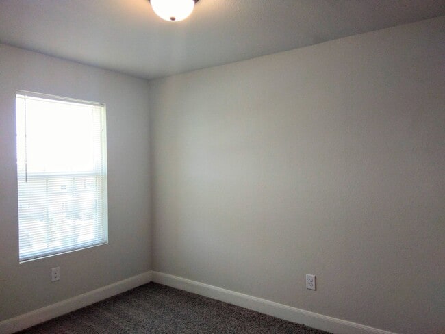 Building Photo - 3BR / 2.5BA Home | Fenced Backyard, Garage & Stainless Appliances!