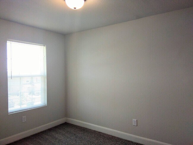 Building Photo - **APPLICATION RECEIVED** 3BR / 2.5BA Home | Fenced Backyard, Garage & Stainless Appliances!
