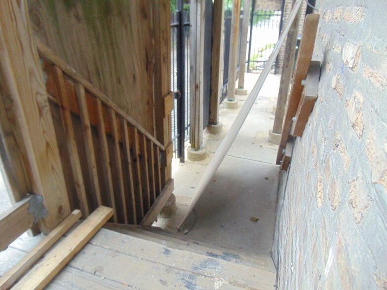 Building Photo - 7506 S Vernon Ave