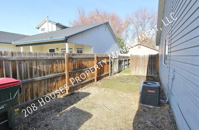 Building Photo - Clean Single-Level Home in Quiet Neighborhood