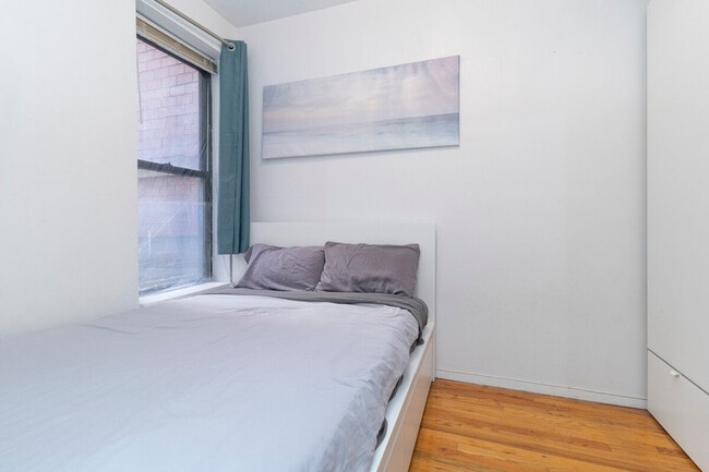 Building Photo - 215 B E 95th St