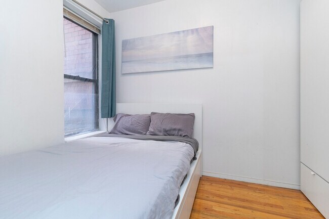 Building Photo - 337 E 94th St