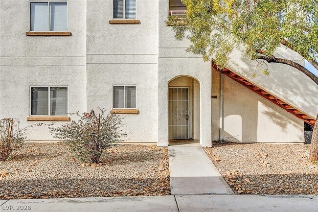 Building Photo - 5650 E Sahara Ave