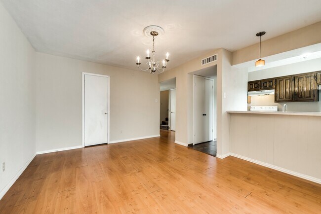 Building Photo - Adorable Townhome featuring 3 Bedrooms + Office In Prime Location