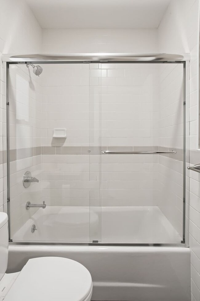 Building Photo - Spacious 3Bd/2Ba in SF Richmond District!