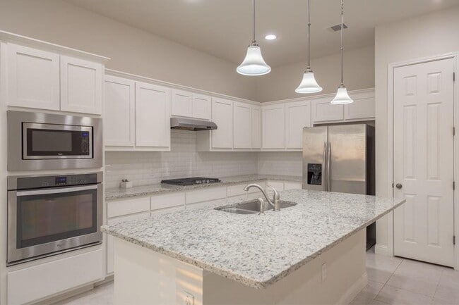 Building Photo - 14928 Iveans Way