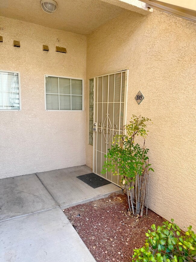 Primary Photo - 7400 W Flamingo Rd