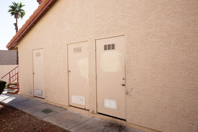 Building Photo - 737 Rock Springs Dr