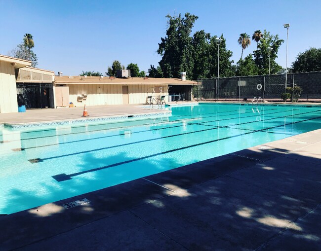 Building Photo - 5904 Daggett Ave