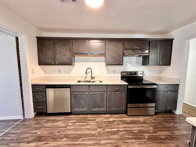 Building Photo - 2537 NW 35th St