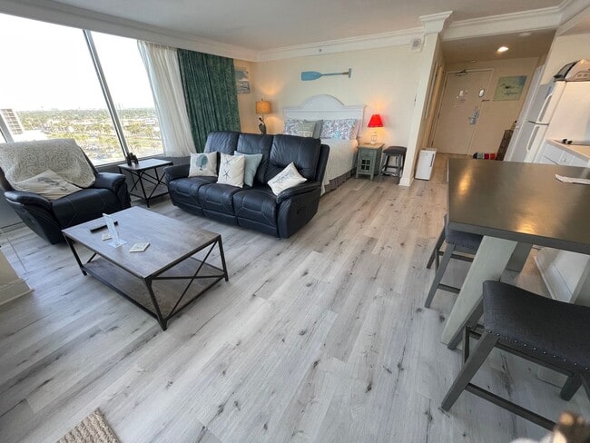 Building Photo - Oceanfront Corner View Condo - BEST VIEW & Wake up to the Oceanview from bed! DEPOSIT-FREE Rentin...