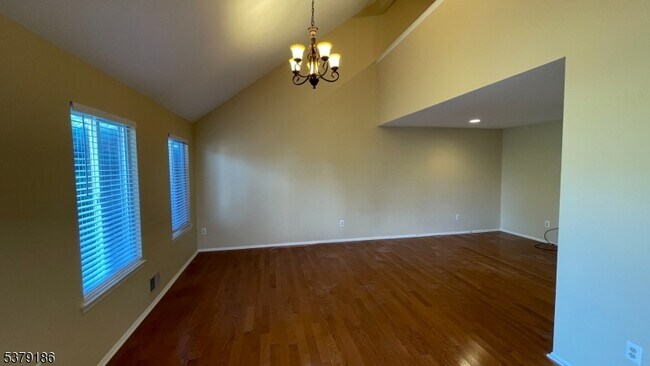 Building Photo - 12 Independence Ct
