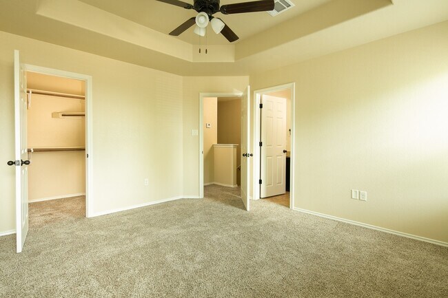 Building Photo - GORGEOUS 3 BEDROOM DUPLEX LOCATED IN BUDA, TEXAS!