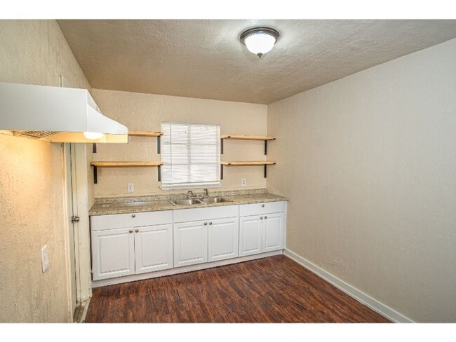 Building Photo - Cozy Remodeled Home Near Downtown