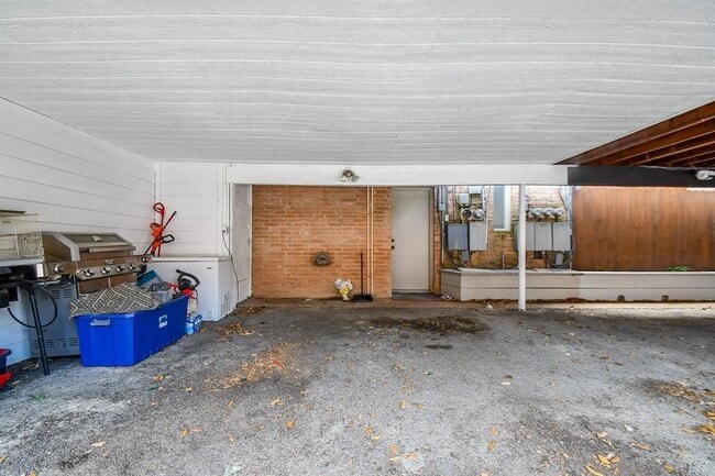 Building Photo - 6304 Riverview Way