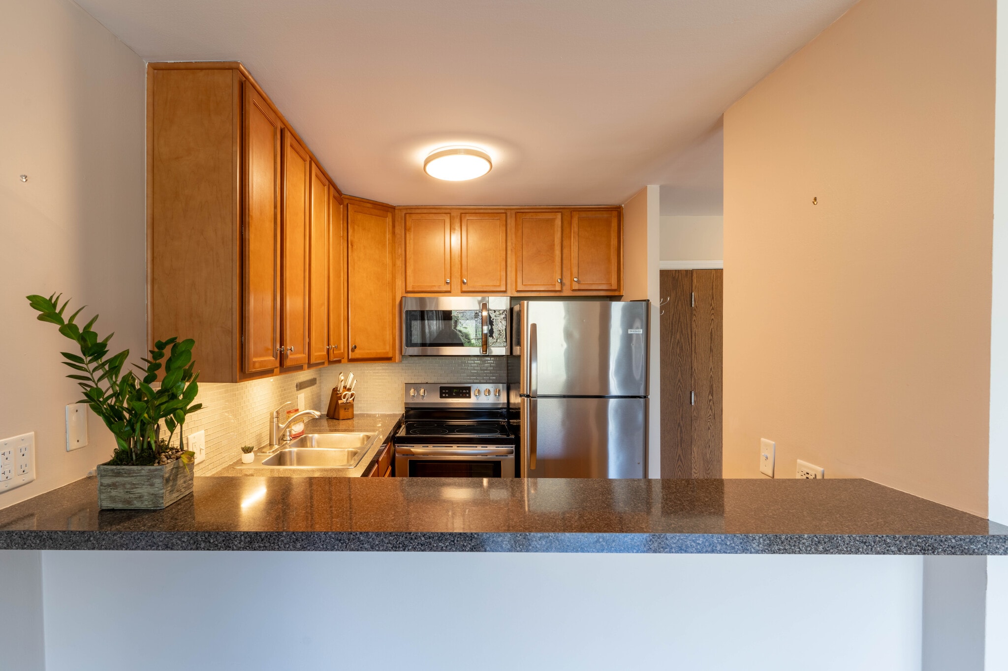 Building Photo - 5950 Oakwood Dr