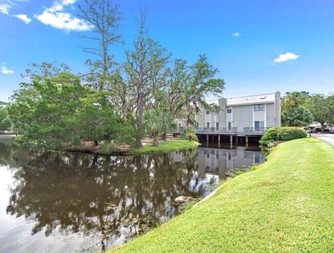 Building Photo - 1000 Sea Island Rd