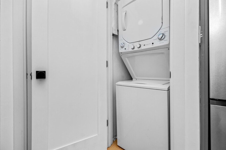 Building Photo - 86 Chelsea St