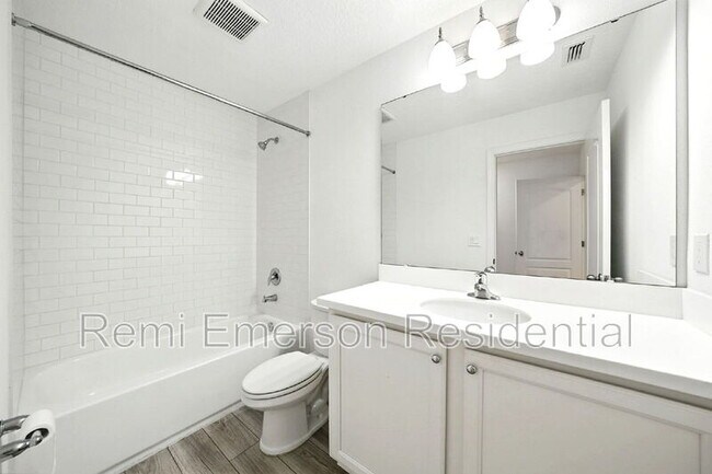 Building Photo - 700 Benoi Dr