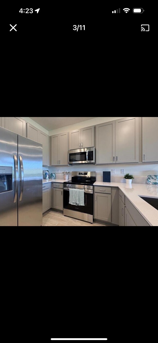 Building Photo - 5635 S Drive Cir