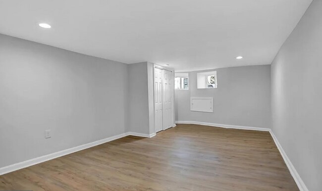 Building Photo - Beautifully Updated Townhome in Prime Location – Move-In Ready!