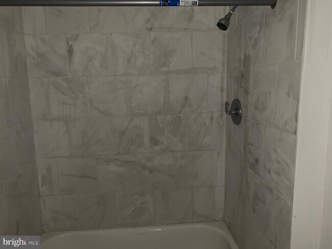 Building Photo - 2923 Kensington Ave