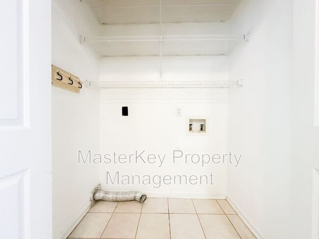 Building Photo - 307 Silverberry Ct