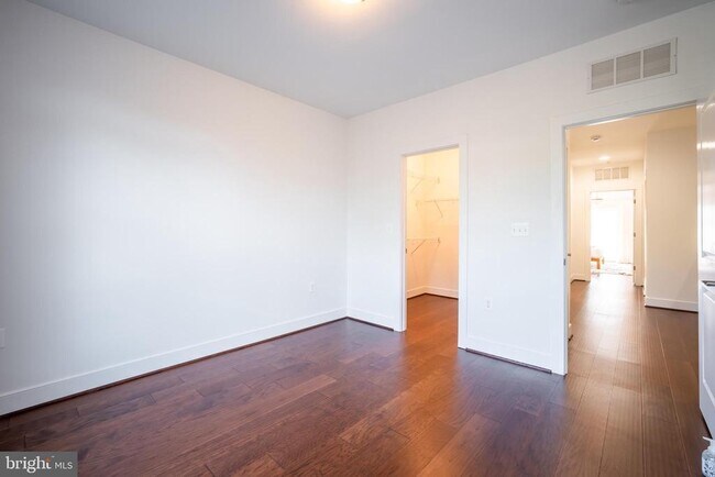 Building Photo - 2215 Richmond Hwy