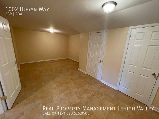 Building Photo - 1002 Hogan Way