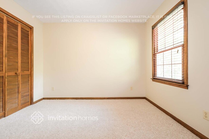 Building Photo - 5120 E Shore Dr SW