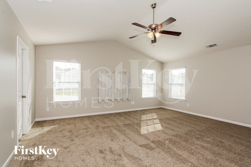 Building Photo - 165 N Cromwell Dr