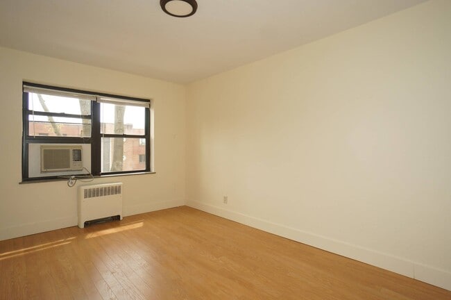 Building Photo - 5533 Covode St