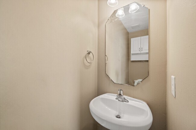 Building Photo - 8714 Thistlemoor Ln