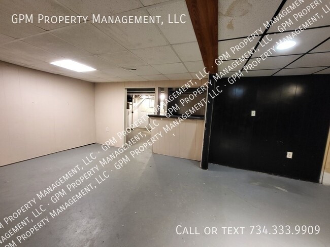 Building Photo - 8975 Nottingham Dr